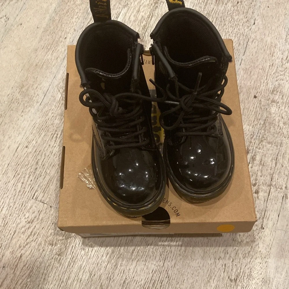 Dr. Martens Kids Black Patent Leather Lace-Up Boots